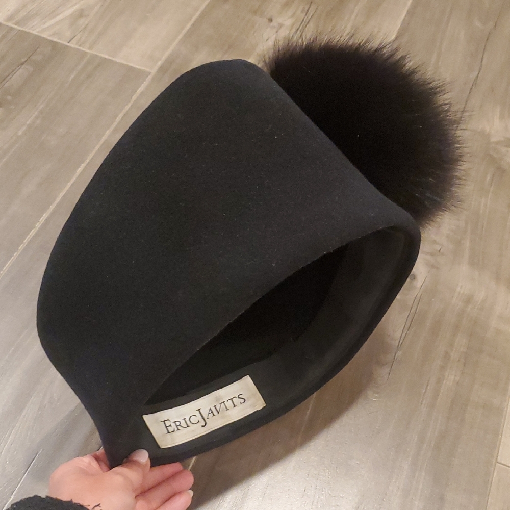 Eric Javits Elegant Black Hat with Fur